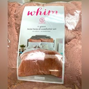 SOLD!! BRAND NEW!! 🫨🫨🫨Gorgeous fluffy comforter set by Martha Stewart